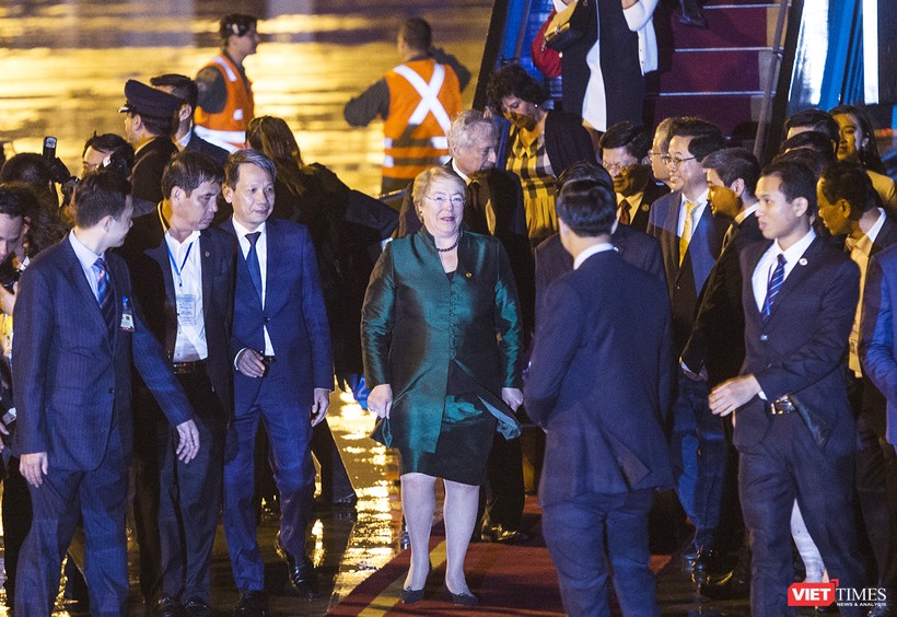 Tối ngày 9/11, chuyên cơ chở nữ Tổng thống Chile Michelle Bachelet cùng đoàn công tác đã tới Đà Nẵng, tham dự hội nghị lãnh đạo các nền kinh tế thành viên APEC.