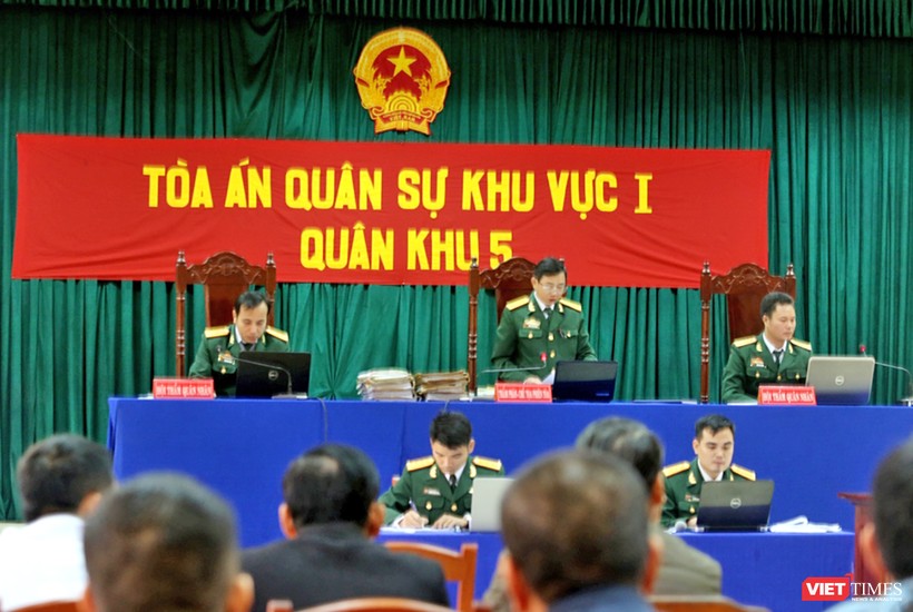 Sáng 19/1, tại Trung tâm đoàn huấn luyện Bộ chỉ Bộ đội biên phòng tỉnh Quảng Nam, Tòa án quân sự 1-Quân khu 5 đã mở phiên tòa xét xử sơ thẩm đối với 21 bị cáo trong vụ phá rừng Pơmu tại khu vực biên giới Việt-Lào gây xôn xao dư luận vào năm 2016.