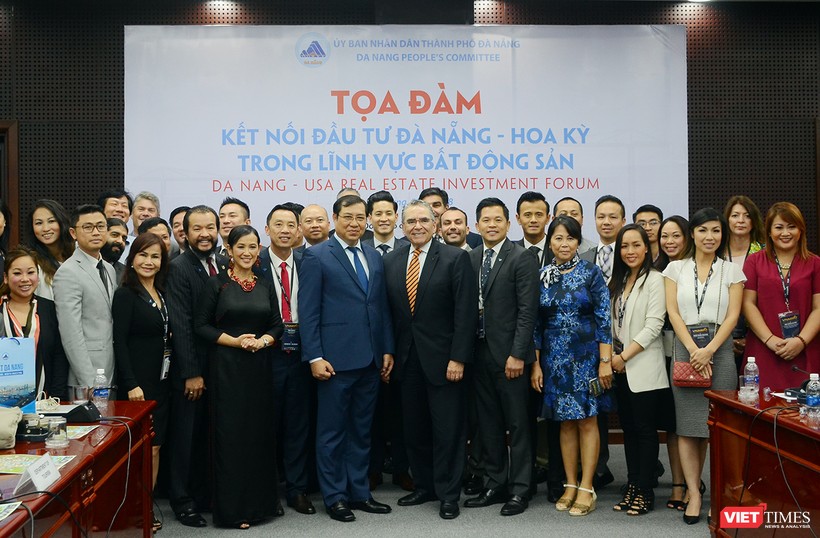 Sáng 2/4, hơn 40 đại diện doanh nghiệp, nhà đầu tư thuộc Hiệp hội Chuyên gia BĐS Việt Nam tại Hoa Kỳ (VNARP) đã có buổi làm việc, tìm kiếm cơ hội, đối tác đầu tư, mở rộng thị trường tại Đà Nẵng.