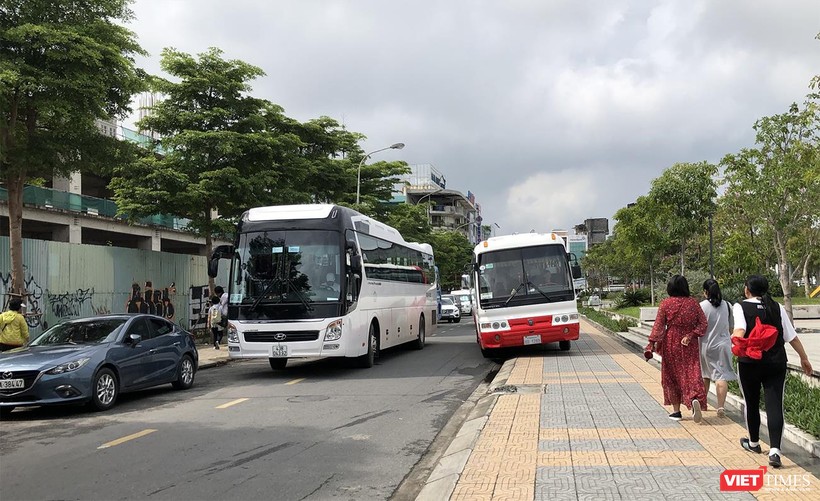 Từ ngày 1/8, Đà Nẵng sẽ tiến hành xử phạt các trường hợp xe chở khách trên 16 chỗ đậu đỗ tại một số tuyến đường trung tâm TP.