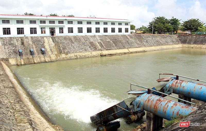 Nhà máy nước Cầu Đỏ (Đà Nẵng) trong một tình huống thiếu nước do bị nhiễm mặn