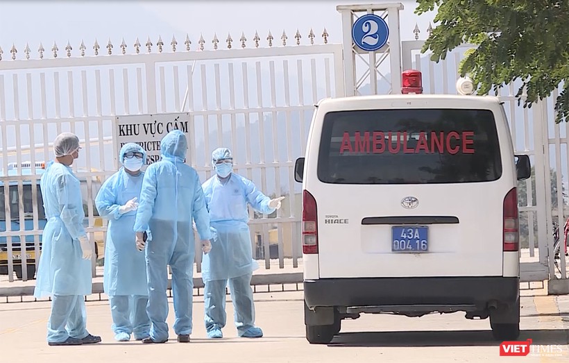 Lực lượng kiểm soát dịch bệnh giám sát dịch tễ tại sân bay Đà Nẵng