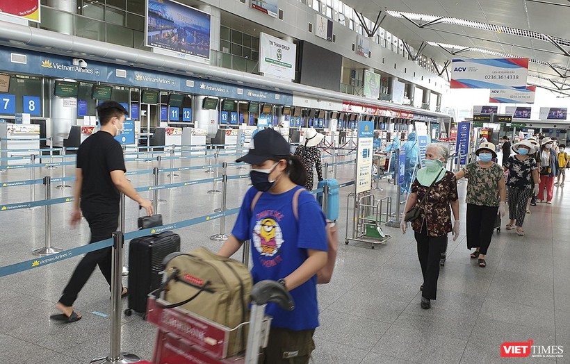 Du khách mắc kẹt tại Đà Nẵng do dịch COVID-19 được bố trí máy bay rời Đà Nẵng trở về quê.