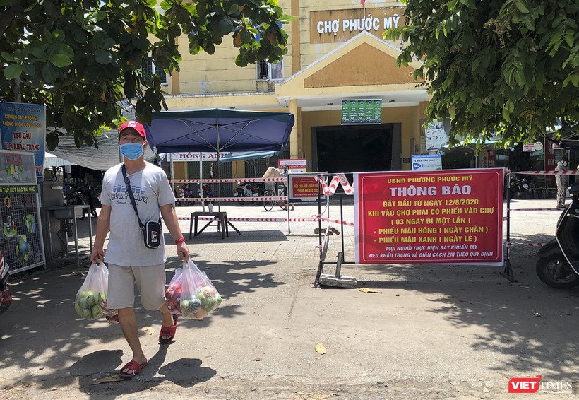 Chợ Phước Mỹ (quận Sơn Trà, Đà Nẵng) thực hiện kiểm soát người dân đi chợ trong đỉnh dịch COVID-19