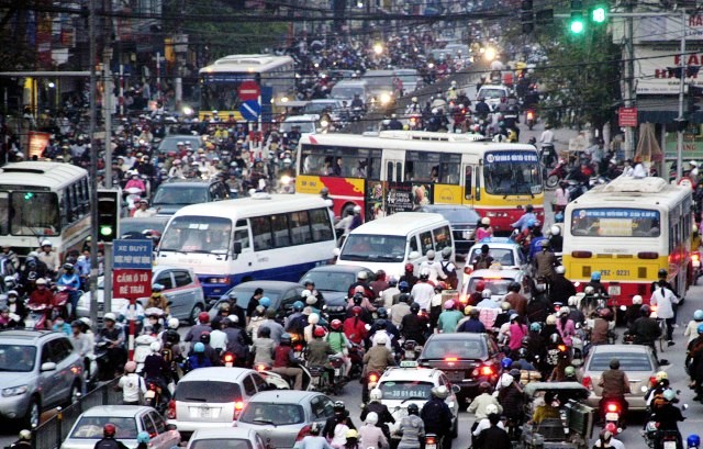 Ùn tắc luôn là nỗi lo của mỗi người dân tham gia giao thông tại Hà Nội.