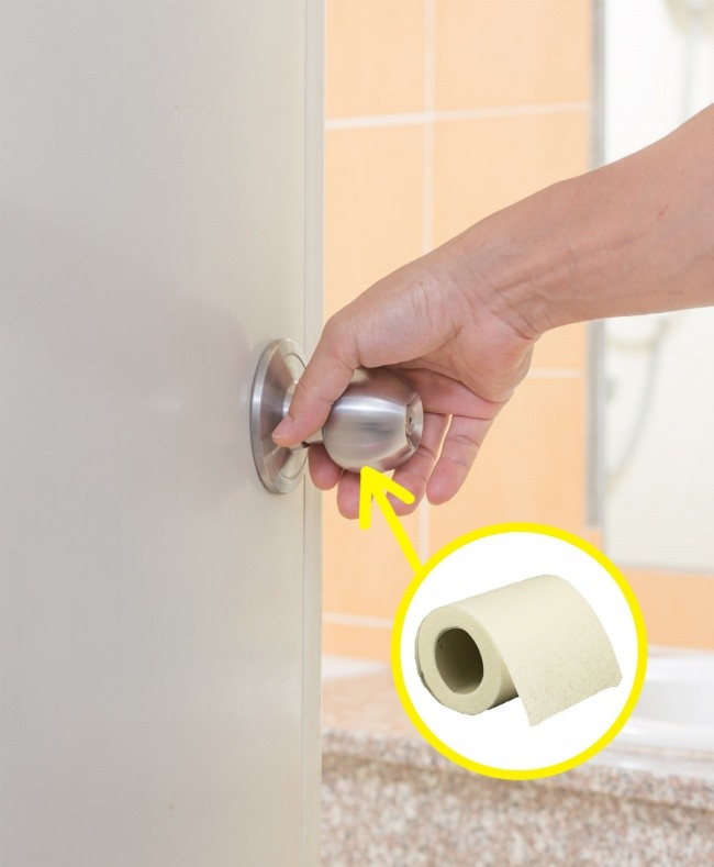 10 mẹo sử dụng nhà vệ sinh công cộng an toàn không phải ai cũng biết ảnh 7