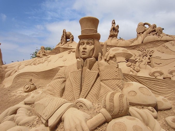Chiêm ngưỡng 20 tác phẩm nghệ thuật công phu từ cát  ảnh 1