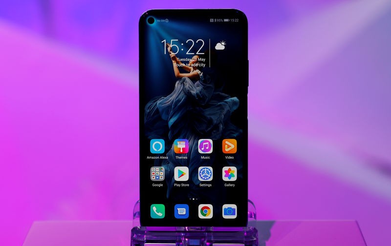 Điện thoại thông minh Honor 20 của Huawei tại một sự kiện ra mắt sản phẩm ở London, ngày 21.5.2019. Ảnh: Reuter
