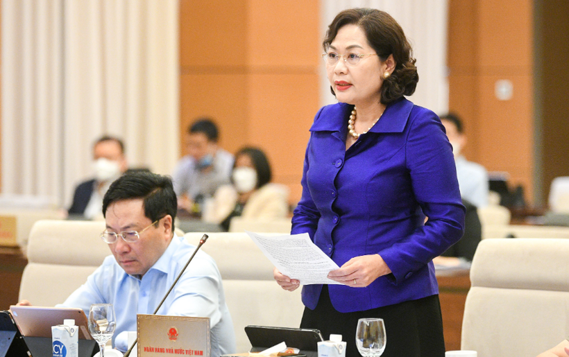 Thống đốc NHNN Nguyễn Thị Hồng báo cáo tại phiên họp của Ủy ban Thường vụ Quốc hội 