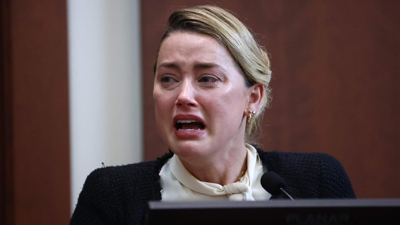Amber Heard khóc trong phiên tòa ly hôn Johnny Depp