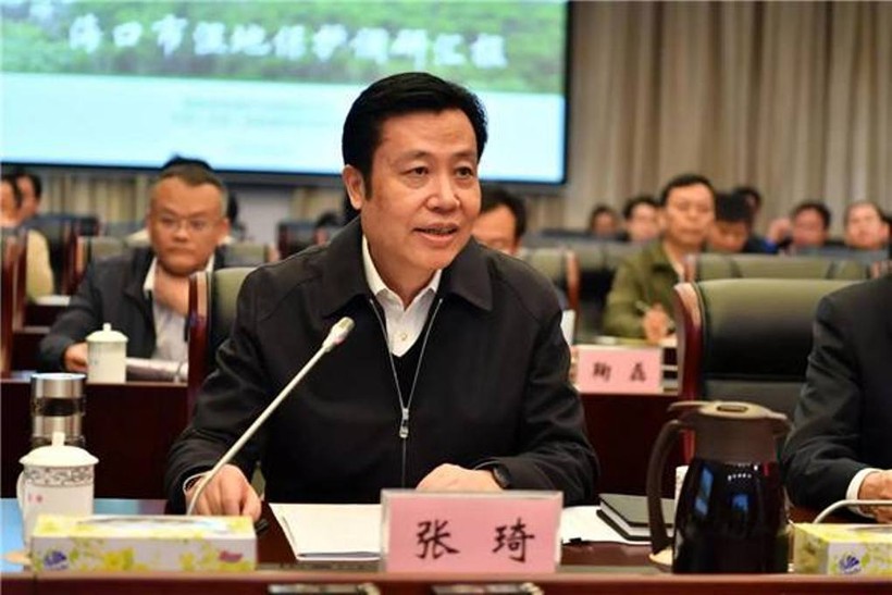 Trương Kỳ, Ủy viên thường vụ tỉnh ủy Hải Nam, Bí thư thành ủy Hải Khẩu bị bắt hôm 6/9 đang gây chấn động về số tiền tham nhũng.
