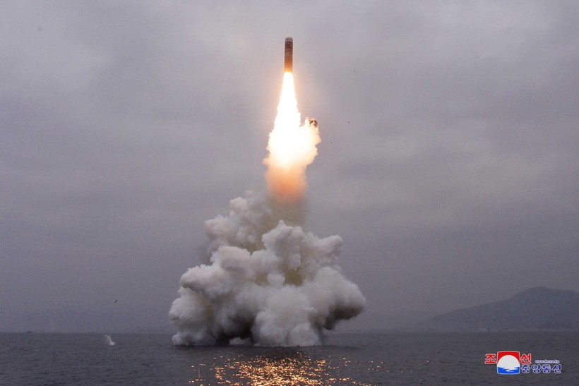 Vụ phóng tên lửa đạn đạo từ tàu ngầm của Triều Tiên đã gây rúng động dư luận quốc tế.