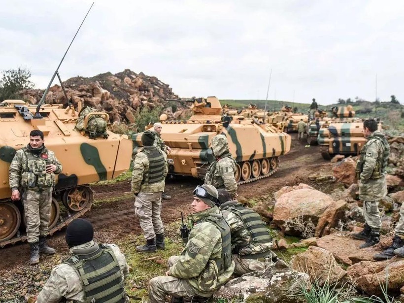Quân đội Thổ Nhĩ Kỳ tiến vào đất Syria nhằm tiêu diệt lực lượng người Kurd và lập vùng đệm an ninh trên đất Syria.