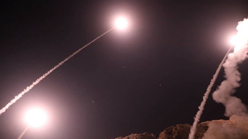 Sáng sớm ngày 8/1, Iran đã bắn hàng chục tên lửa vào căn cứ quân sự Mỹ ở Iraq trong chiến dịch "Liệt sĩ Soleimani". (Ảnh: VCG)