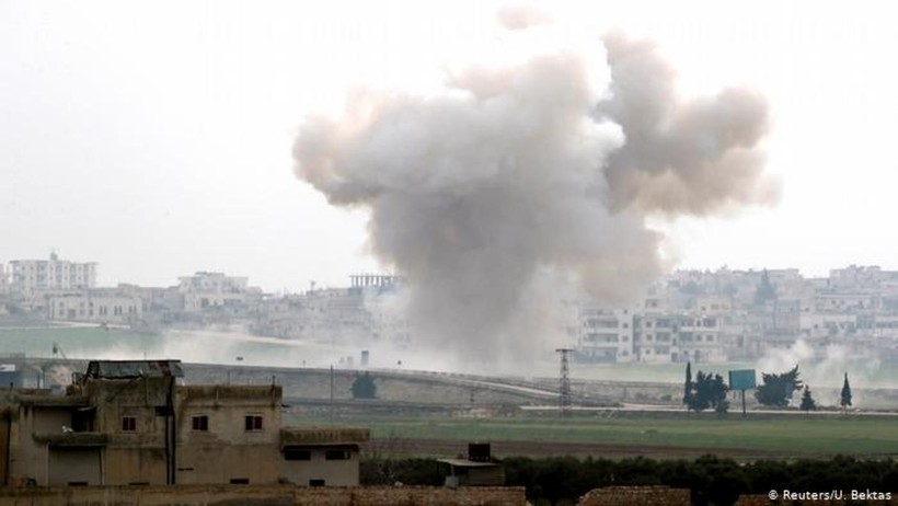 Quân đội Thổ Nhĩ Kỳ ném bom vị trí của quân đội Syria ở Idlip hôm 29/2 (Ảnh: Reuters)
