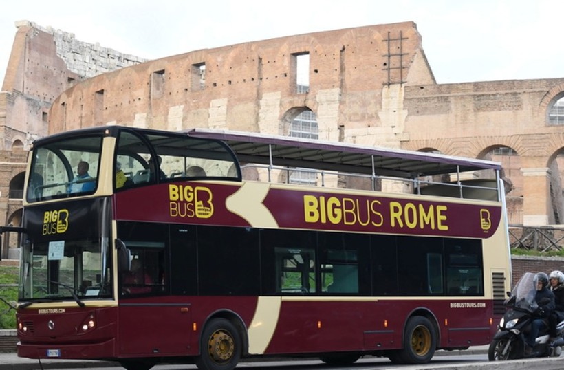 Sau khi phong tỏa cả nước, Italy vẫn duy trì hoạt động vận tải công cộng trong thành phố. (Ảnh: Tân Hoa xã).