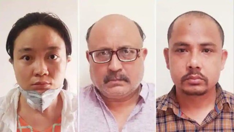 Rajeev Sharma (giữa) và hai đồng phạm người Trung Quốc (trái) và Nepal (phải) bị cảnh sát Ấn Độ bắt vì bị cáo buộc bán bí mật tình báo cho Trung Quốc (Ảnh: Deutsche Welle).