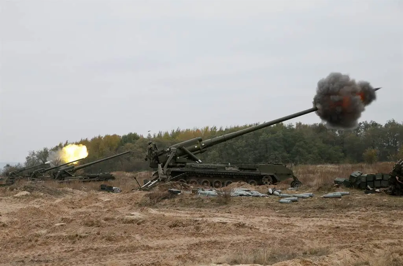 Theo truyền thông phương Tây, Nga đã triển khai loại pháo tự hành 2S7 Pion có thể bắn đạn hạt nhân tới biên giới đối diện Khackov (Ảnh: Chinatimes). 