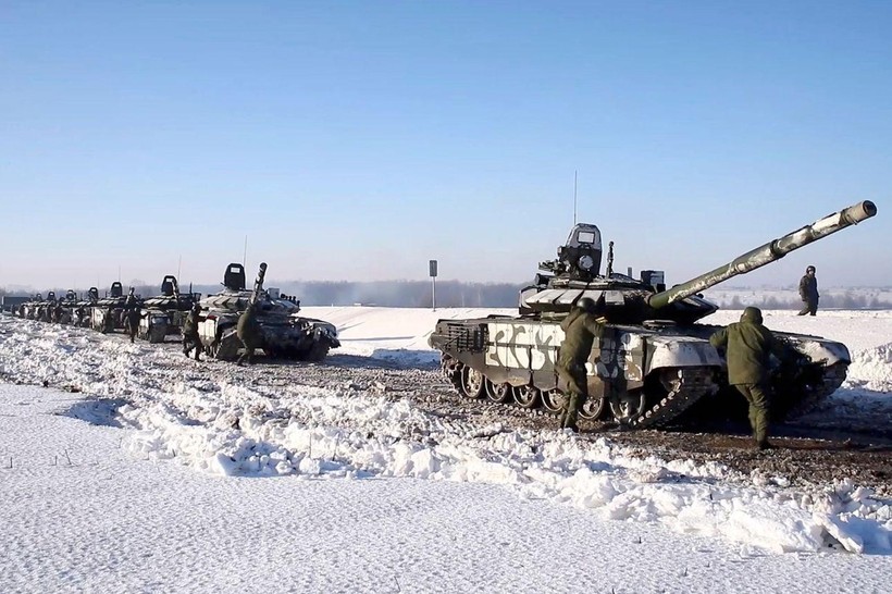 Bộ Quốc phòng Nga công bố hình ảnh Quân đội Nga rút về căn cứ sau khi kết thúc diễn tập (Ảnh: WSJ).