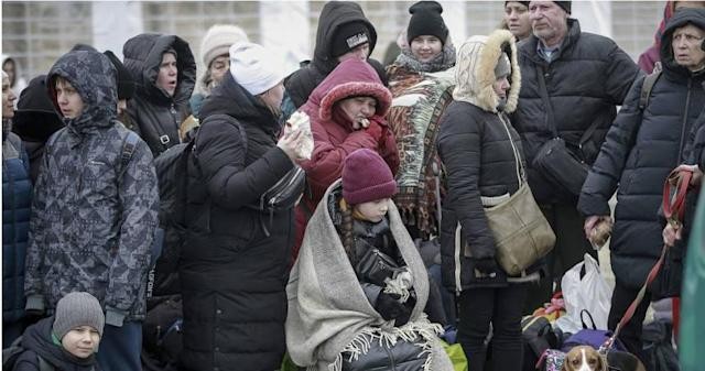 Bộ Quốc phòng Nga tuyên bố ngừng bắn cục bộ tại hai thành phố của Ukraine và mở hành lang nhân đạo để dân thường sơ tán nhưng không thực hiện được (Ảnh: Yahoo).