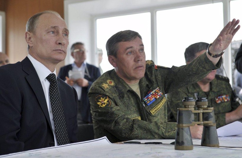 Tướng Valery Grasimov và Tổng thống Putin trong một cuộc diễn tập (Ảnh: @GlasnostGone).