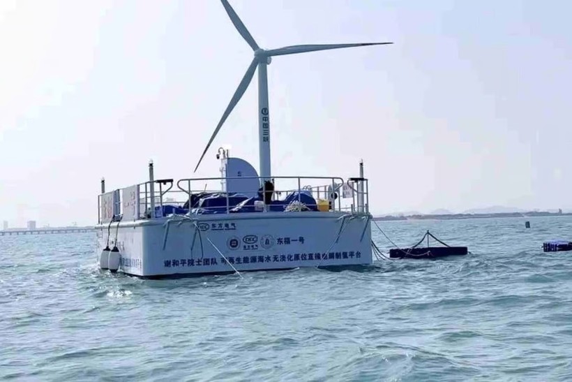 Nền tảng nổi ngoài khơi đông nam Trung Quốc, sử dụng điện gió sản xuất hydro không cần khử muối. Ảnh: WEIBIO
