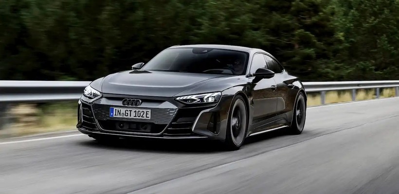 Audi giảm giá xe điện hạng sang RS e-tron GT, cạnh tranh với Model S Plaid của Tesla