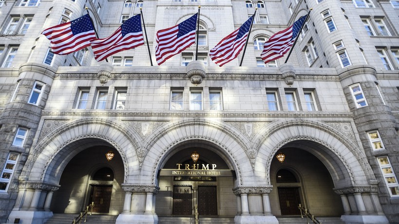 Khách sạn Quốc tế Trump tại Thủ đô Washington tiêu tốn của Tổng thống Mỹ 200 triệu USD phí tu bổ vào năm 2016. Nguồn: CNN