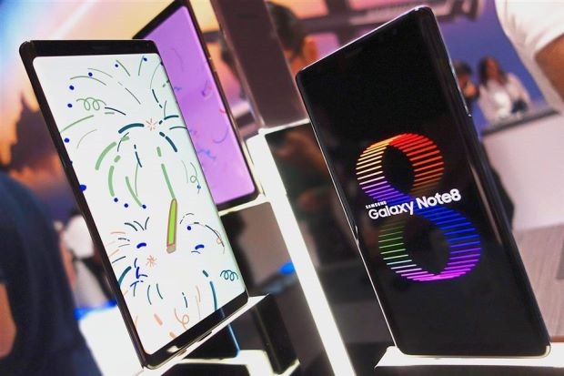 Galaxy Note 8 là một trong số các sản phẩm được bán trợ giá từ Viettel Store
ẢNH: AFP