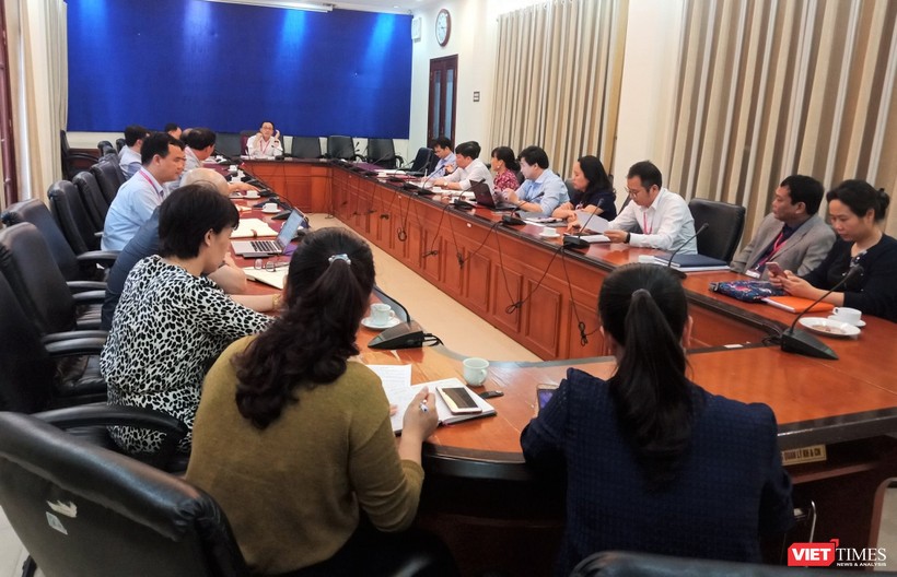 Ban Chỉ đạo phòng, chống dịch COVID-19 Trường Đại học Y Hà Nội họp, dưới sự chủ trì của GS.TS. Tạ Thành Văn -  Hiệu trưởng Trường Đại học Y Hà Nội, Trưởng Ban Chỉ đạo.