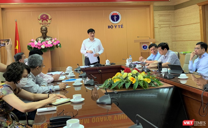 Bộ trưởng Bộ Y tế Nguyễn Thanh Long chủ trì cuộc họp trực tuyến với Giám đốc các Sở Y tế trong cả nước về tình hình dịch COVID-19 