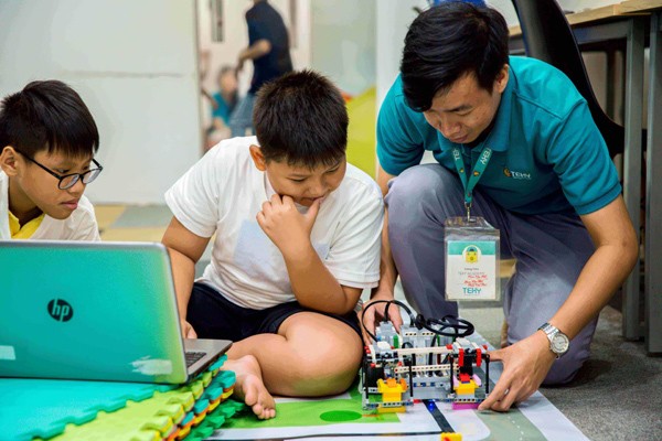 Học lập trình robotic từ tiểu học để trở thành công dân số