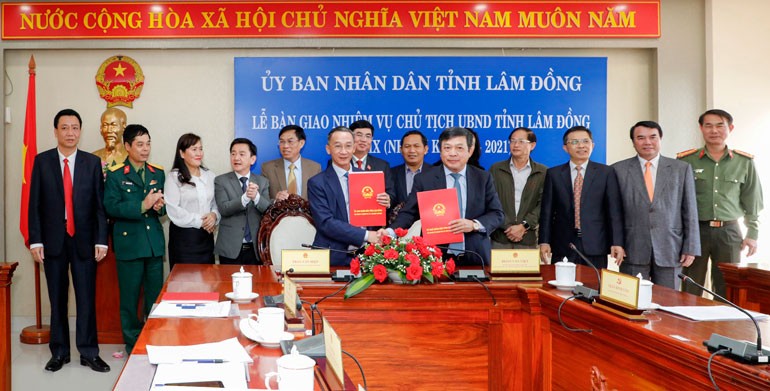 Bàn giao nhiệm vụ Chủ tịch UBND tỉnh Lâm Đồng