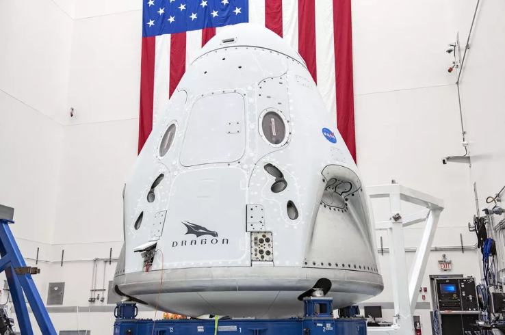 Tàu vũ trụ Crew Dragon của SpaceX. Ảnh: The Verge