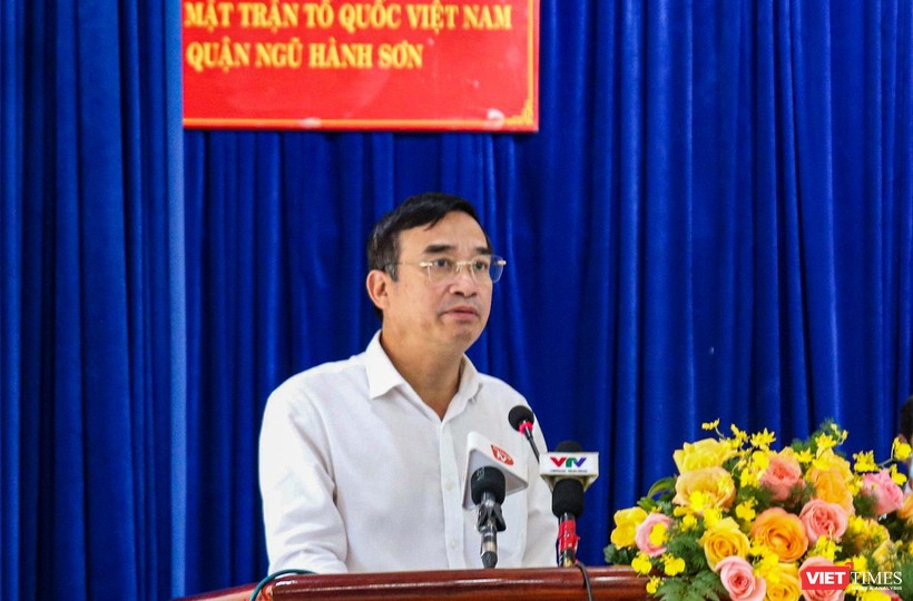 Ông Lê Trung Chinh - Chủ tịch UBND TP Đà Nẵng tại buổi tiếp xúc cử tri quận Ngũ Hành Sơn diễn ra chiều ngày 15/12
