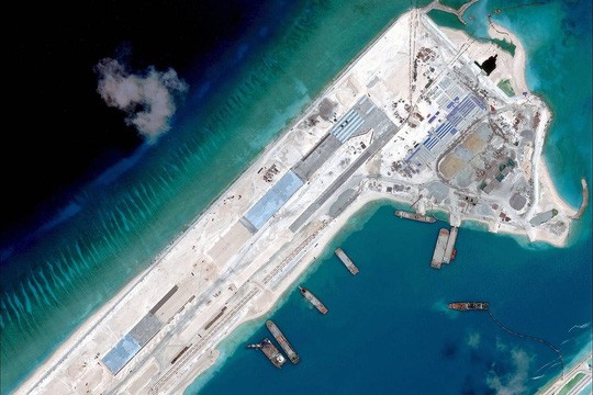 Trung Quốc đã ồ ạt biến đá Chữ Thập thành đảo nhân tạo có diện tích lớn nhất tại quần đảo Trường Sa