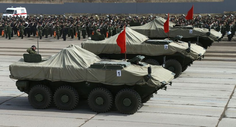 Dàn xe bọc thép Nga tổng duyệt lễ duyệt binh Ngày Chiến thắng