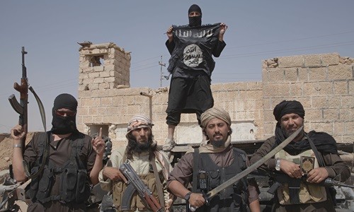 Các tay súng thuộc tổ chức Nhà nước Hồi giáo tự xưng (IS). Ảnh: Guardian