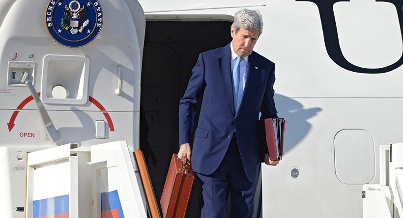 Ông Kerry mang chiếc cặp bí ẩn đi gặp Tổng thống Putin
