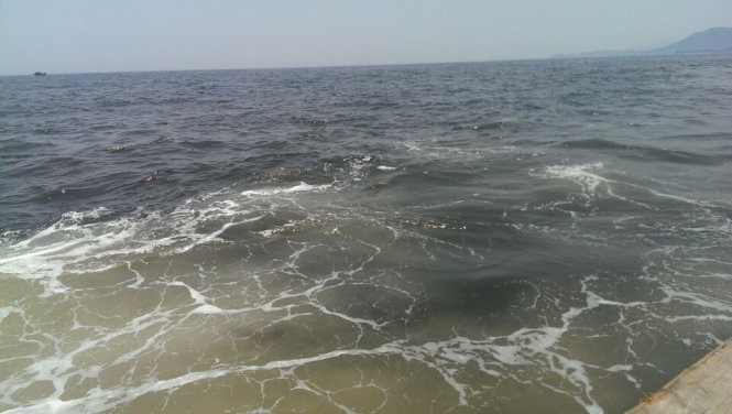 Vệt nước khác thường trên vùng biển Kỳ Xuân - Hà Tĩnh - Ảnh: Cơ quan chức năng cung cấp