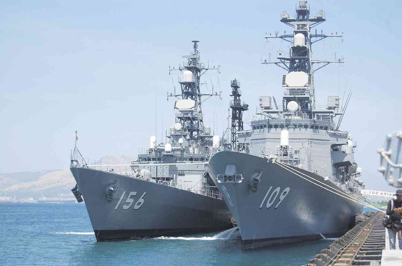 Hai khu trục hạm Nhật Bản vừa ghé thăm cảng Cam Ranh của Việt Nam