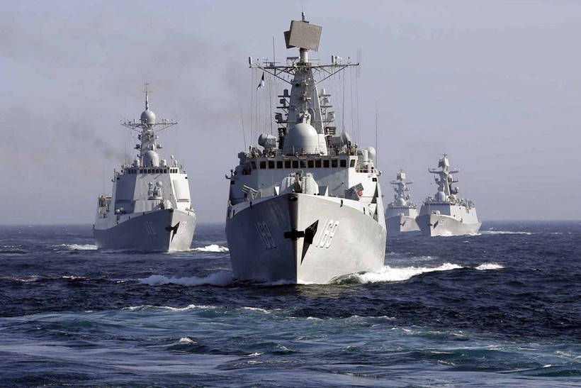 Hải quân Trung Quốc vừa tổ chức đợt tập trận quy mô lớn chưa từng có ở Biển Đông, huy động cả 3 hạm đội