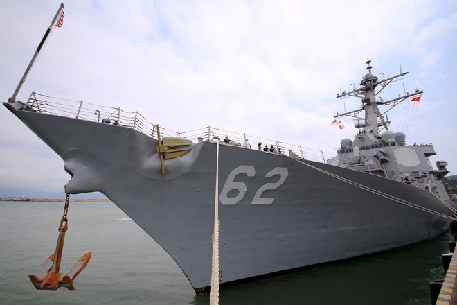 Hai tàu khu trục của Mỹ cập cảng Đà Nẵng