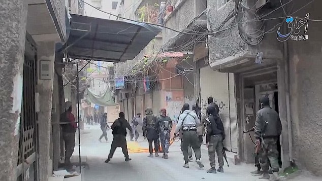 Phiến quân IS ồ ạt xông vào tấn công trại tị nạn Yarmouk.
