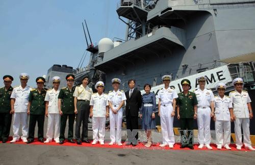 Quang cảnh lễ đón sỹ quan và thủy thủ hai tàu Lực lượng tự vệ bờ biển Nhật Bản. Ảnh: Trần Lê Lâm - TTXVN 