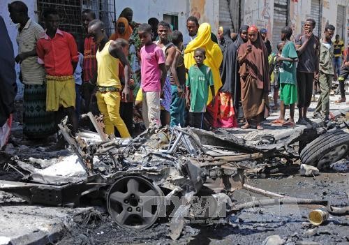 Hiện trường vụ đánh bom ở Mogadishu. Ảnh: AFP/TTXVN