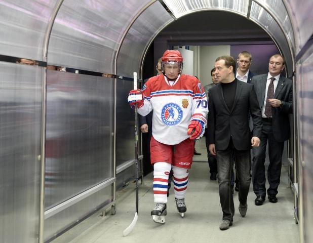 Điều đặc biệt là Thủ tướng Dmitry Medvedev cũng tham gia sự kiện thể thao này với tư cách cổ động viên. Ảnh: Rianovosti