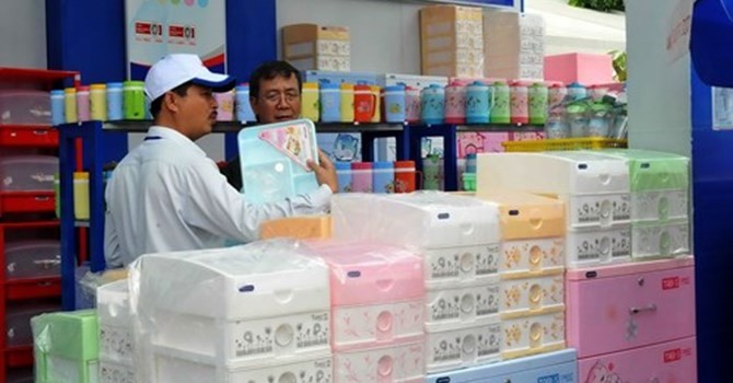 Nhiều sản phẩm gia dụng Việt chật vật giữ thị phần ngay trên sân nhà - Ảnh: D.Đ.M