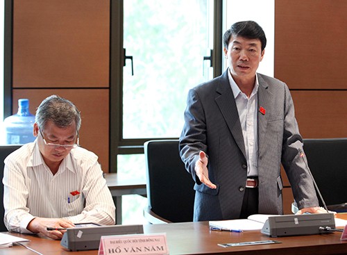 Đại biểu Nguyễn Doãn Khánh đề nghị cần đánh giá, dự báo tình hình biển Đông tác động đến nền kinh tế. Ảnh: Giang Huy.