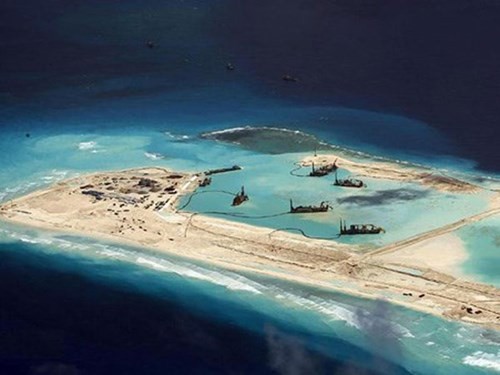 Đảo nhân tạo Trung Quốc xây trái phép trên biển Đông.